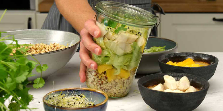 Salade in een bokaal: quinoa-bulgur, mango (Bio)